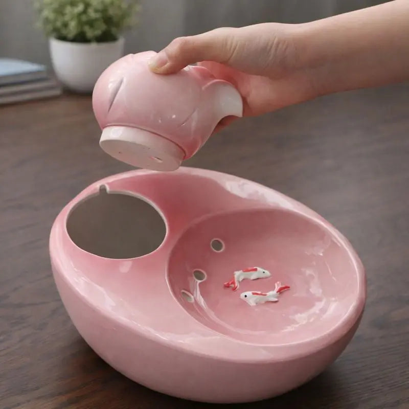 Fontaine à Eau pour Chat en Céramique – Design Coloré, Écoulement Doux, Hygiénique & Stable Moustache & Cie